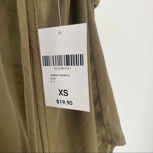 Forever 21 Cross Back Romper *NWT* - Picture 3 of 5